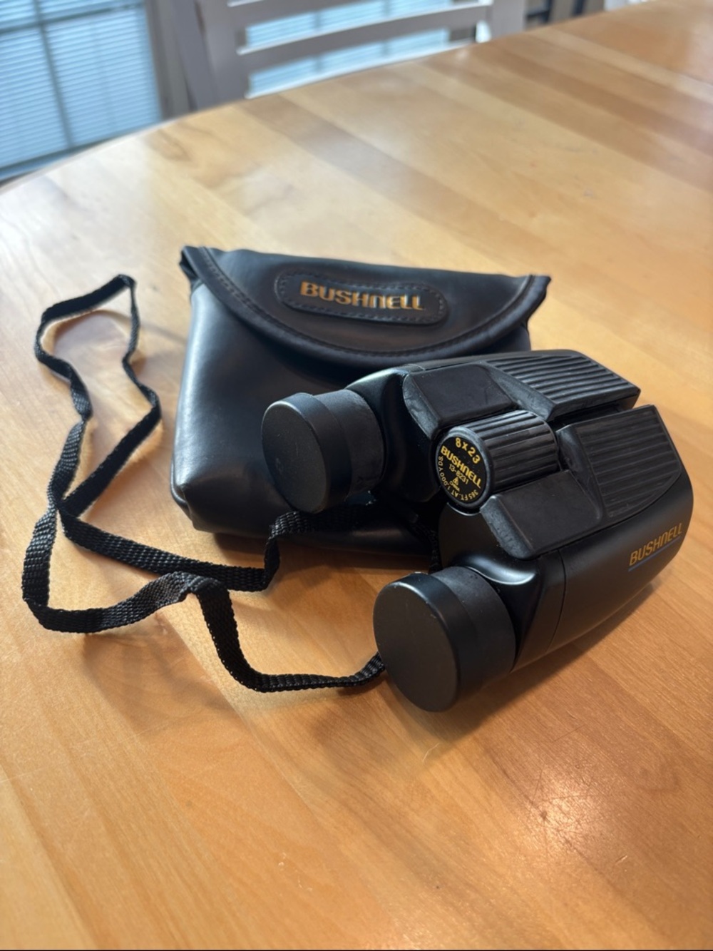 Bushnell - Compact 8x25 Binoculars in Black